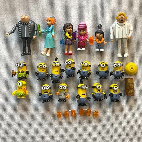 Mega Construx Despicable Me 3 Family Luau Party and Friends - Picture 3 of 8